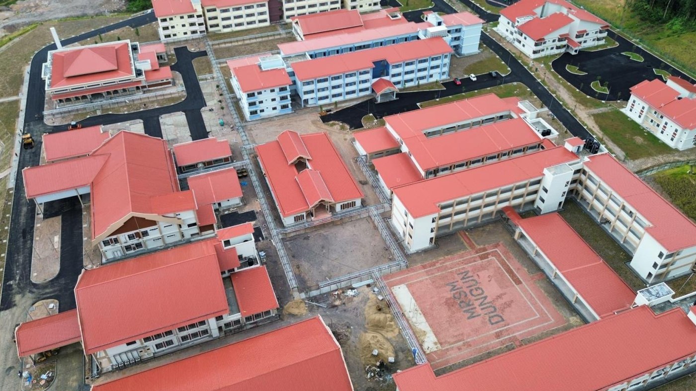 Institutional complex